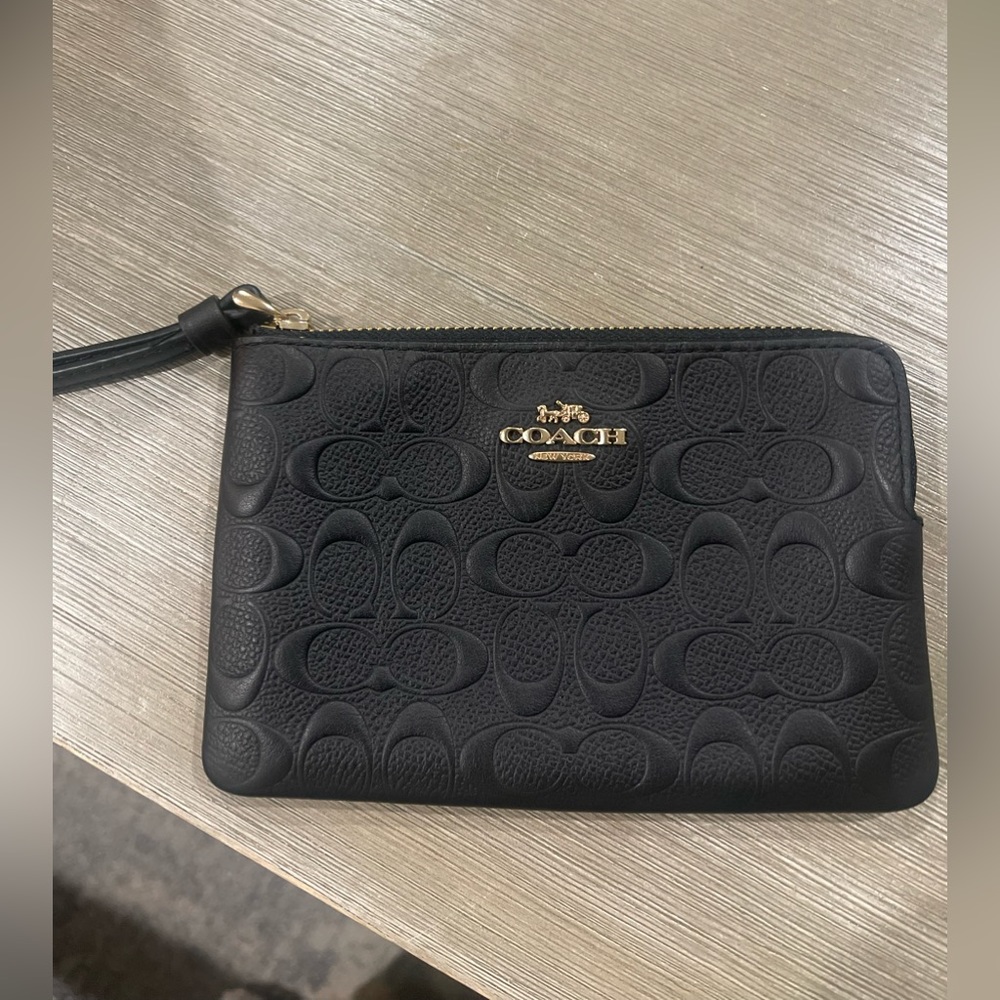 Black leather Coach outlet wristlet 🖤